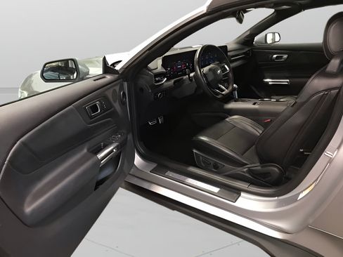 Used 2025 Ford Mustang Premium RWD image 9