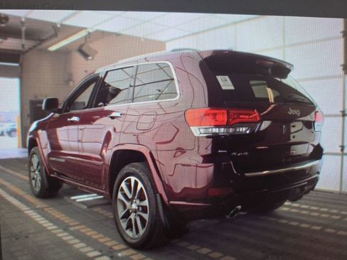 Used 2018 Jeep Grand Cherokee Overland AWD/4WD image 4
