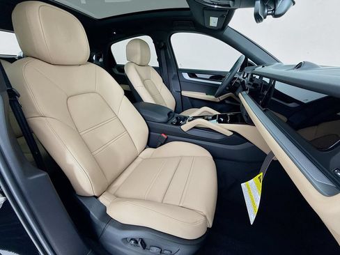 New 2026 Porsche Cayenne Coupe AWD/4WD image 30