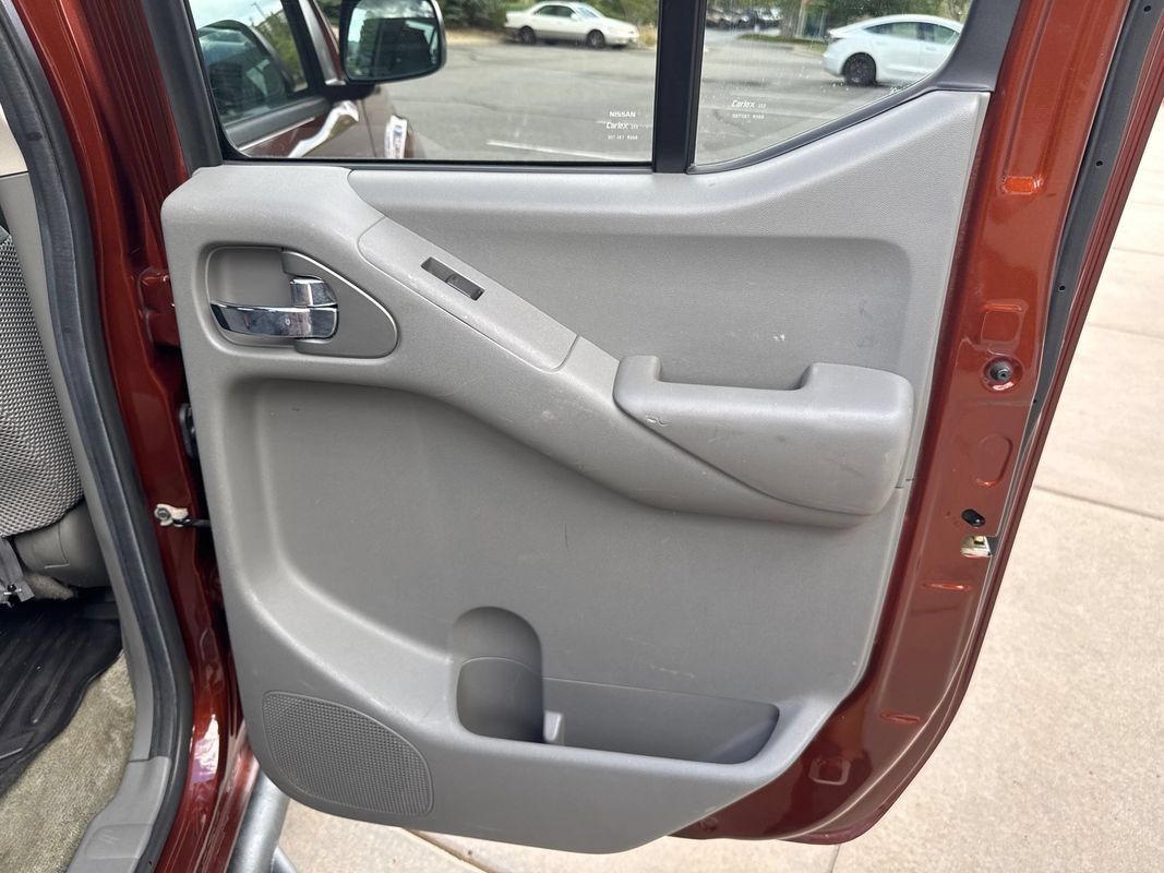 Used 2017 Nissan Frontier SV w/ SV Value Truck Package AWD/4WD image 18