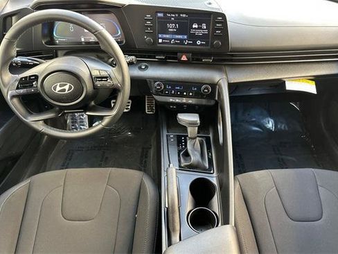Used 2025 Hyundai Elantra Sport image 14