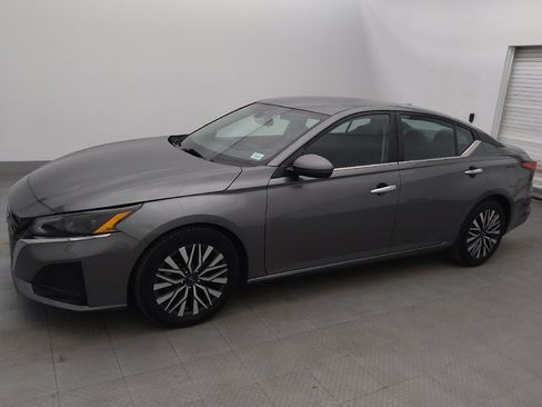 Used 2023 Nissan Altima 2.5 SV image 2