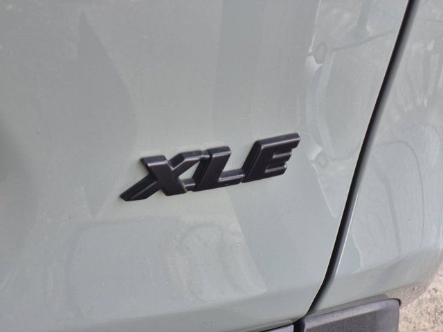 Used 2022 Toyota RAV4 XLE Premium FWD image 10