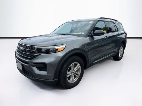 Used 2024 Ford Explorer XLT AWD/4WD image 2