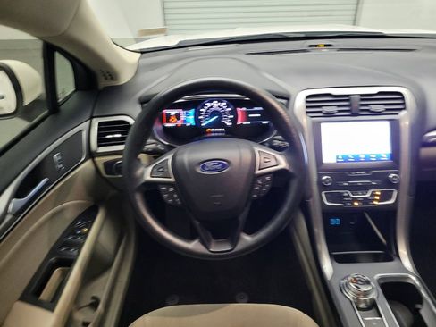 Used 2020 Ford Fusion SE FWD image 22