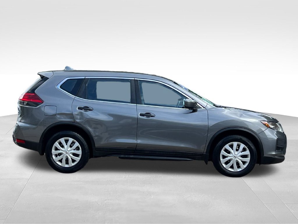 Used 2017 Nissan Rogue S FWD image 4