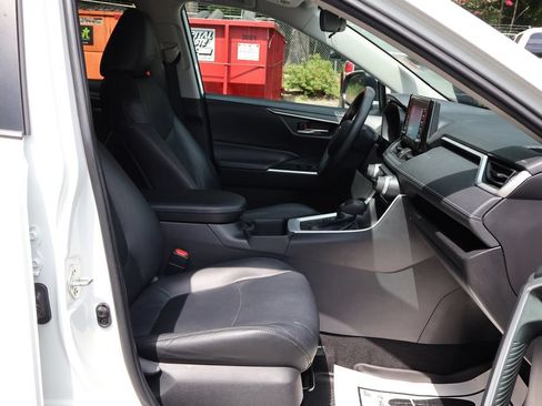 Used 2022 Toyota RAV4 XLE AWD/4WD image 22