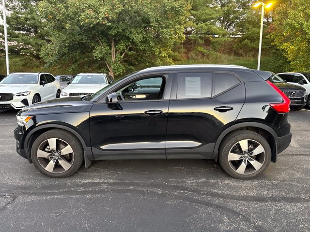 Used 2021 Volvo XC40 T5 Momentum w/ Premium Package AWD/4WD image 2