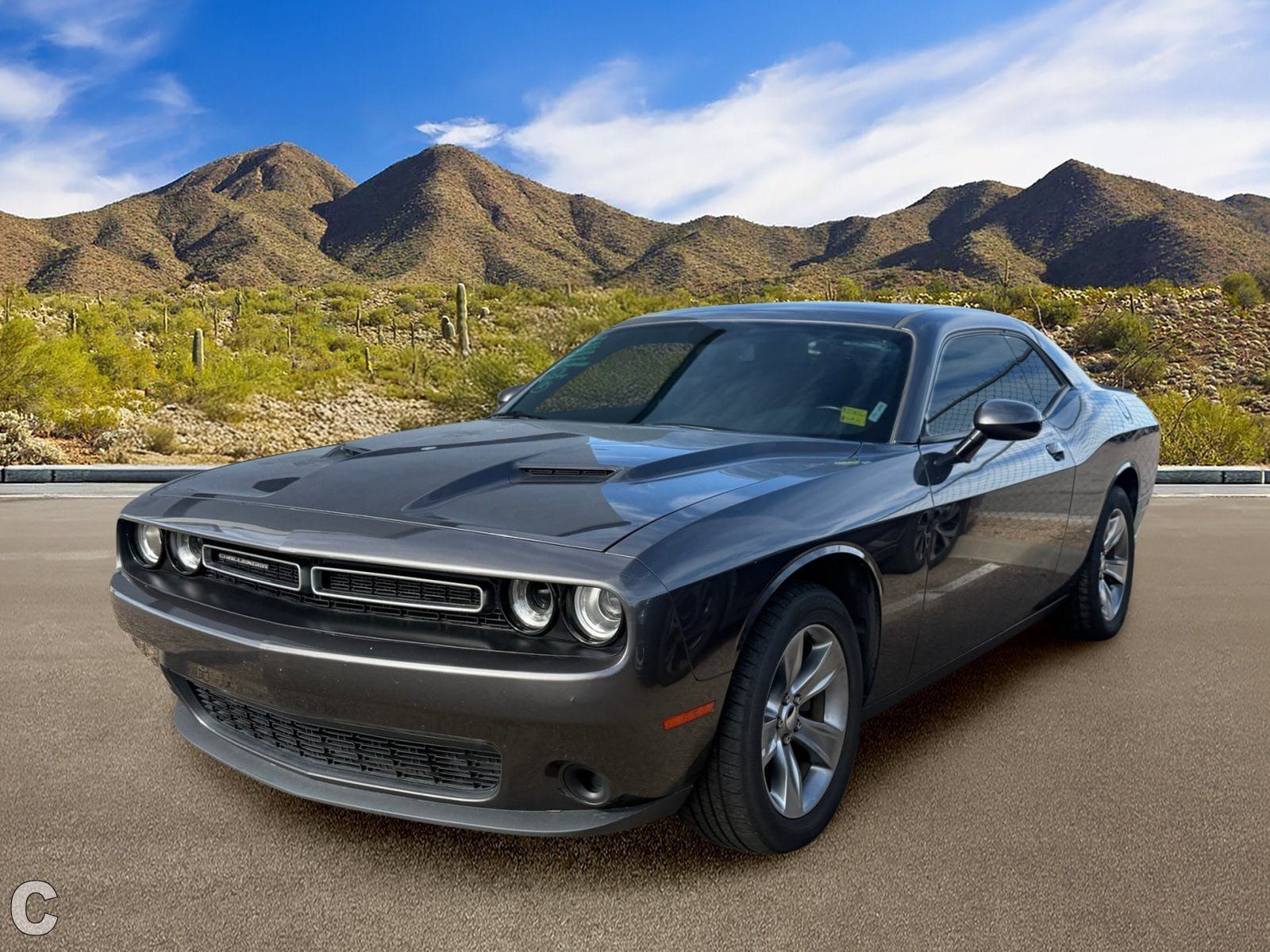 Used 2020 Dodge Challenger SXT RWD image 2