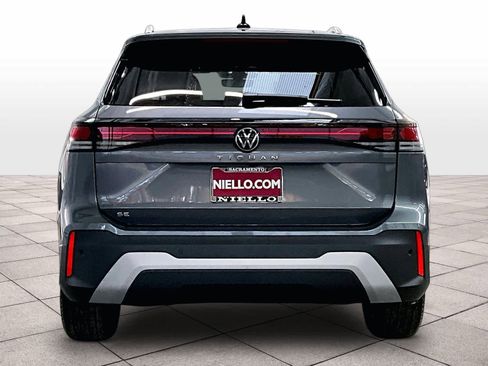 New 2026 Volkswagen Tiguan SE image 6