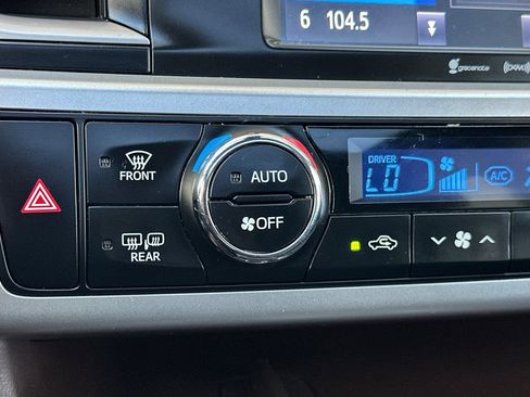Used 2017 Toyota Highlander XLE AWD/4WD image 29