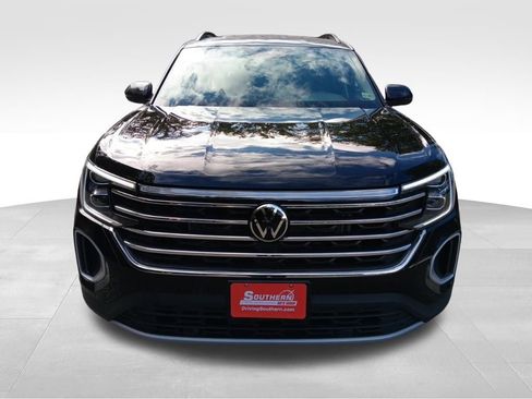 Used 2025 Volkswagen Atlas SE image 9