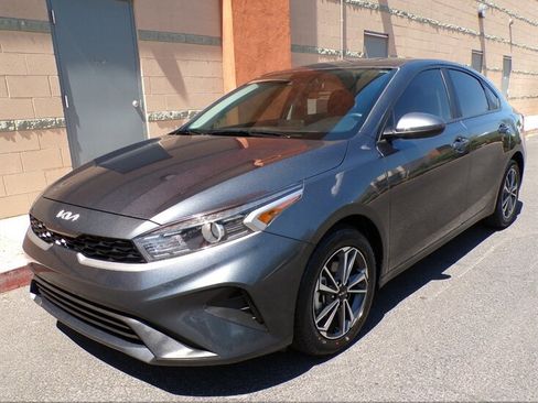 Used 2024 Kia Forte LXS FWD image 3