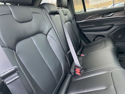 New 2025 Jeep Grand Cherokee Limited image 13