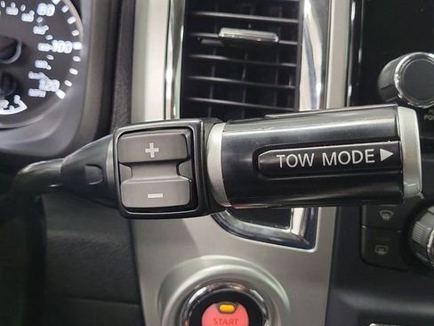 Used 2024 Nissan Titan SV w/ SV Convenience Package RWD image 31