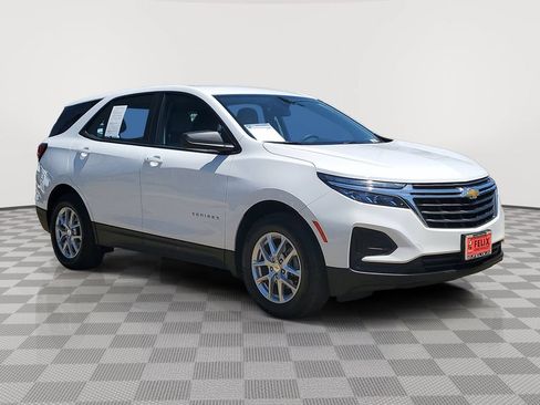 Used 2023 Chevrolet Equinox LS FWD image 3