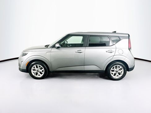 Used 2025 Kia Soul LX w/ LX Technology Package FWD image 4