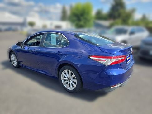 Used 2018 Toyota Camry LE FWD image 5