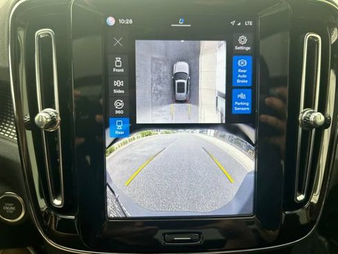 Certified 2025 Volvo XC40 B5 Plus AWD/4WD image 24