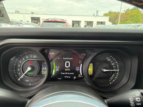 Used 2024 Jeep Wrangler High Altitude AWD/4WD image 24