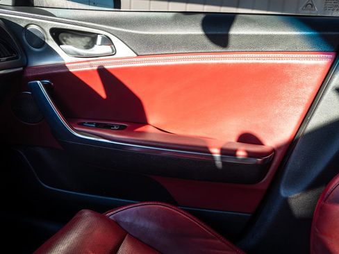 Used 2019 Kia Stinger GT2 image 23