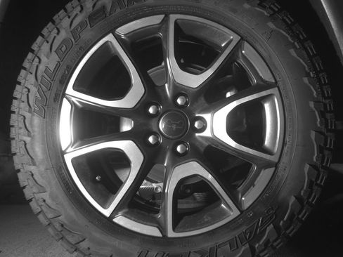 Used 2025 Jeep Compass Trailhawk AWD/4WD image 14