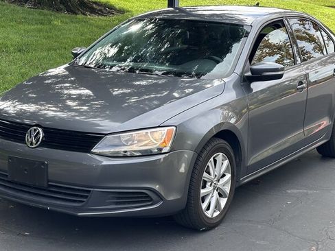 Used 2011 Volkswagen Jetta SE image 1