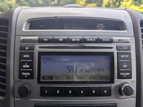 Used 2010 Hyundai Santa Fe GLS image 32