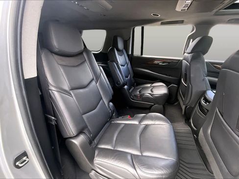 Used 2019 Cadillac Escalade ESV Luxury AWD/4WD image 21