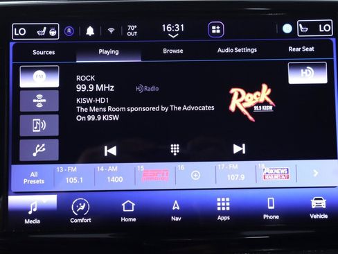 Used 2022 Chrysler Pacifica Touring-L w/ Uconnect Theater Family Group FWD image 17