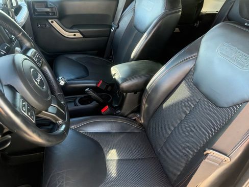 Used 2016 Jeep Wrangler Unlimited Sahara image 17