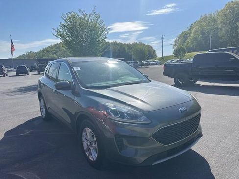 Used 2020 Ford Escape SE image 18