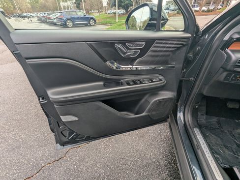 Used 2022 Lincoln Corsair Reserve w/ Elements Package image 16