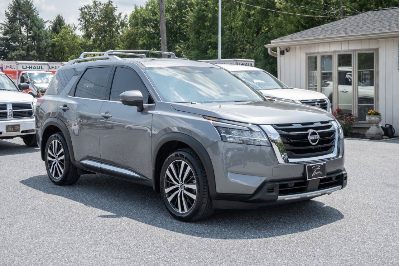 Used 2023 Nissan Pathfinder Platinum AWD/4WD image 4