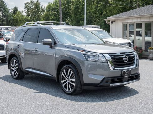Used 2023 Nissan Pathfinder Platinum AWD/4WD image 4
