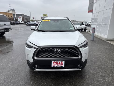 Used 2023 Toyota Corolla Cross XLE image 5
