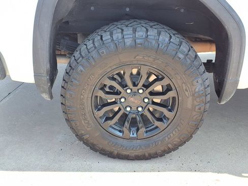 Used 2023 GMC Sierra 1500 AT4X AWD/4WD image 10