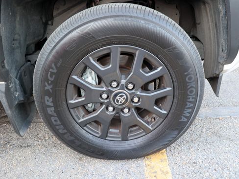 Used 2025 Toyota 4Runner SR5 AWD/4WD image 13