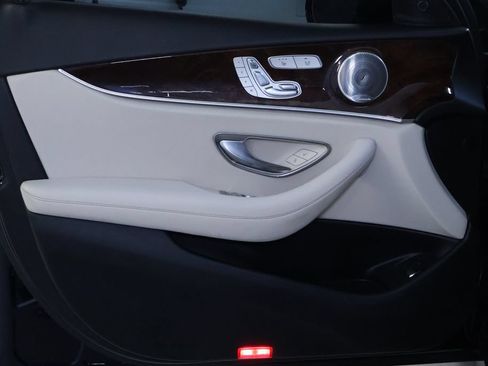 Used 2019 Mercedes-Benz E 300 4MATIC image 13