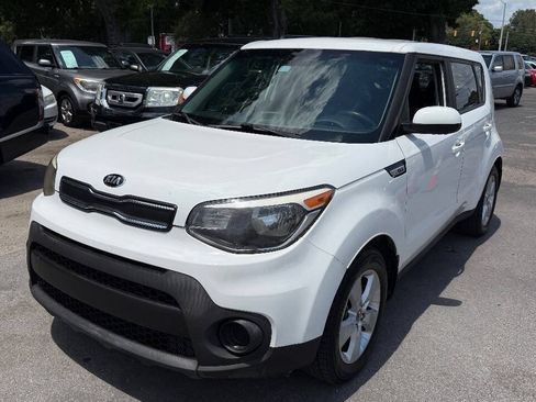Used 2017 Kia Soul FWD image 1