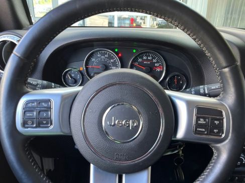 Used 2017 Jeep Wrangler Rubicon AWD/4WD image 28