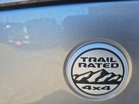 Used 2021 Jeep Gladiator Sport image 13