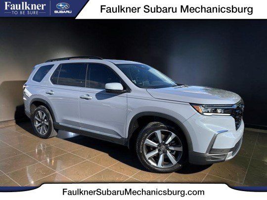 Used 2025 Honda Pilot Touring image 1