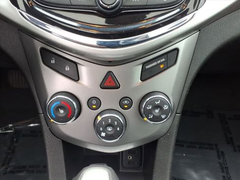 Used 2020 Chevrolet Sonic Premier FWD image 22