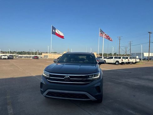 Used 2020 Volkswagen Atlas Cross Sport SE w/ Panoramic Sunroof Package FWD image 5