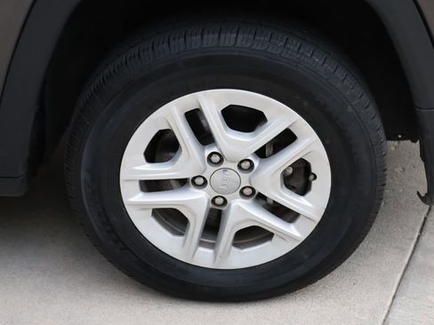 Used 2018 Jeep Compass Sport image 33