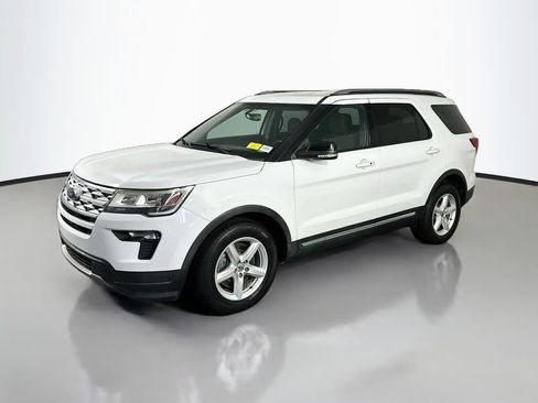 Used 2018 Ford Explorer XLT w/ Equipment Group 201A FWD image 3