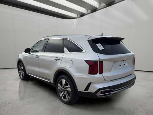 Used 2023 Kia Sorento SX Prestige image 3
