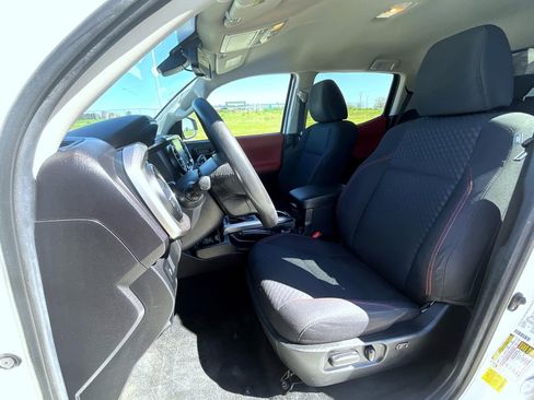 Used 2022 Toyota Tacoma SR5 AWD/4WD image 10