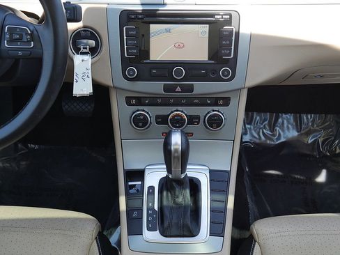 Used 2013 Volkswagen CC Lux FWD image 20